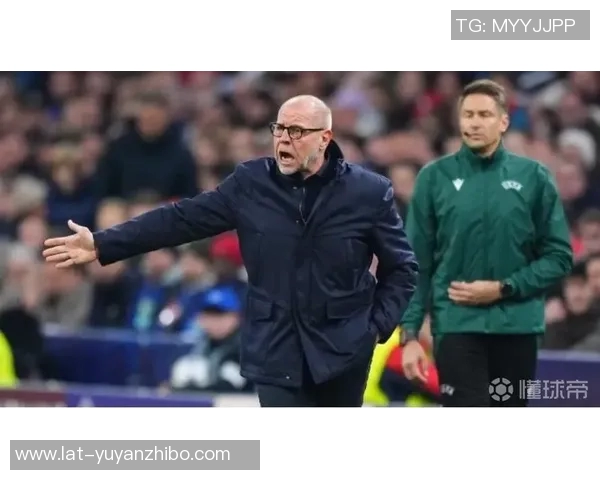 阿贾克斯临时主帅首秀惨败，范加尔称复苏需两三年：足球阴影下的坚韧重生